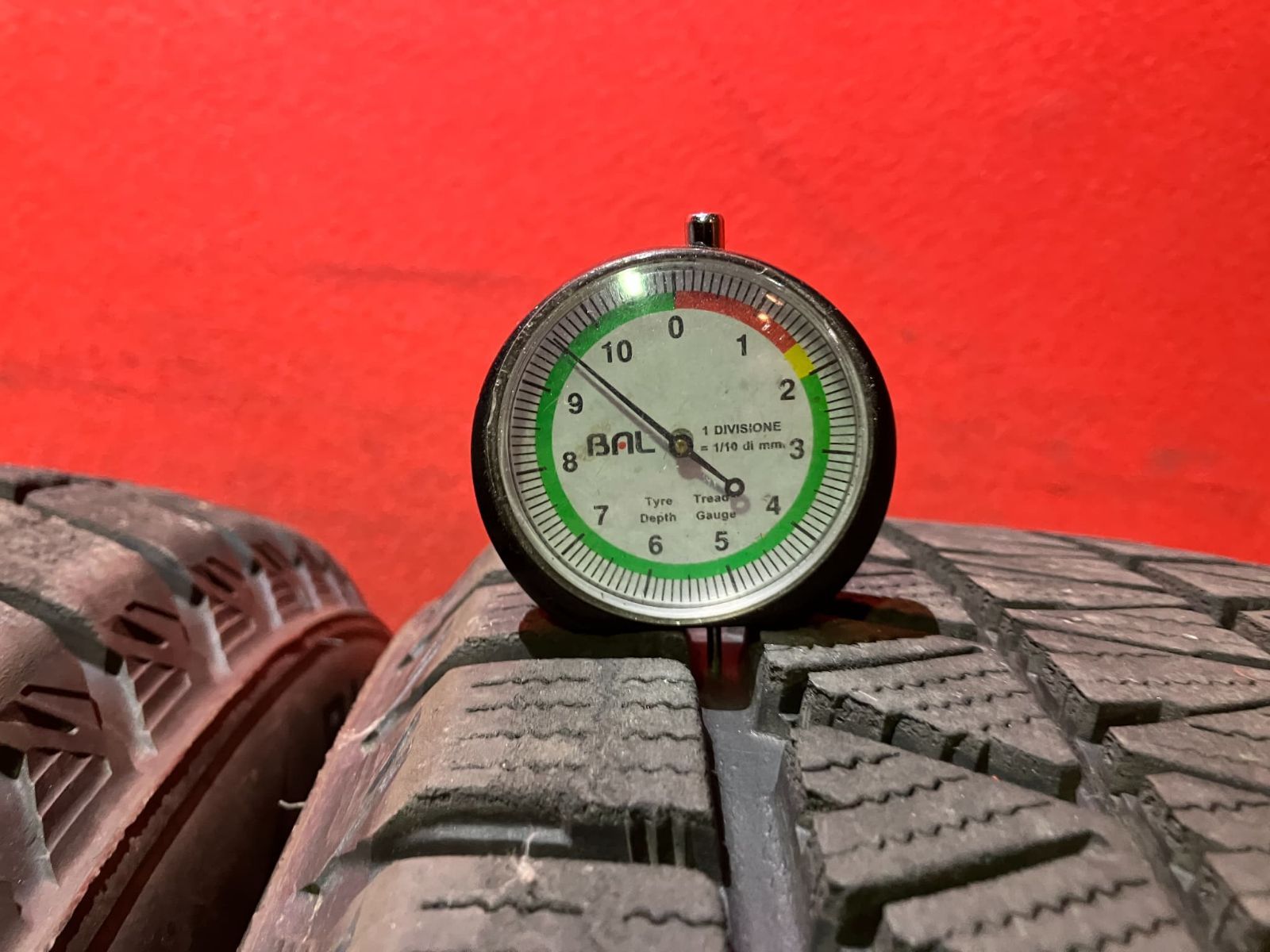 スタッドレスタイヤ 235|60 R 18 DM-V 3 4本SET