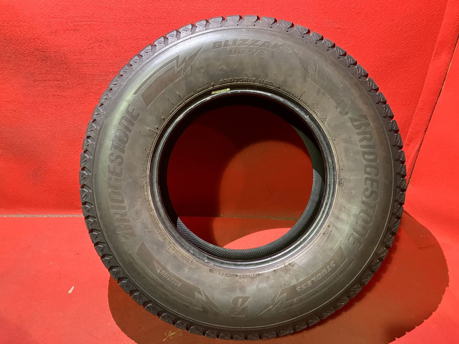 中古スタッドレスタイヤ【265/70R16 BRIDGESTONE DM-V3】 4本SET