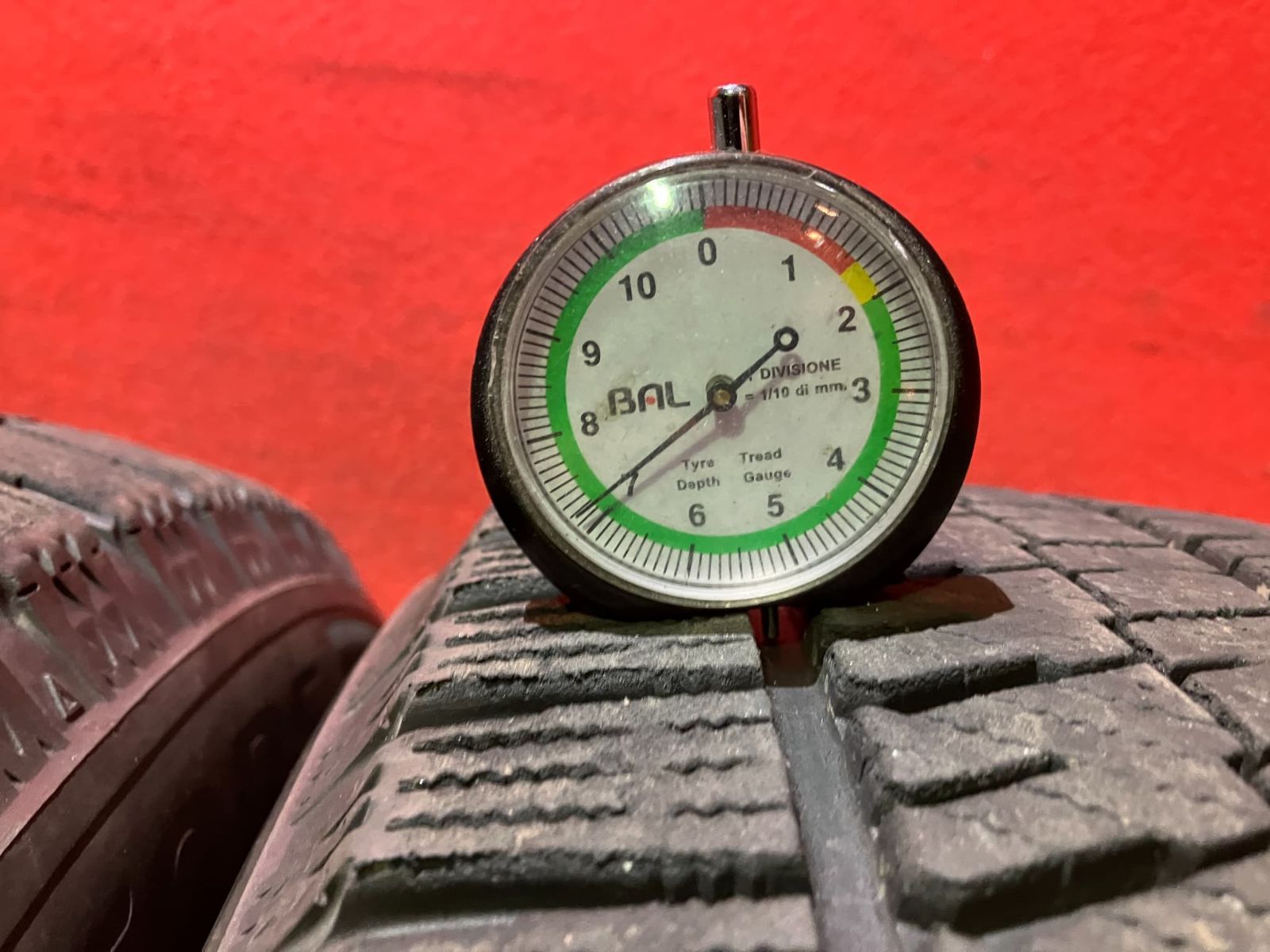 スタッドレスタイヤ 225|60 R 16 VRX 2 4本SET