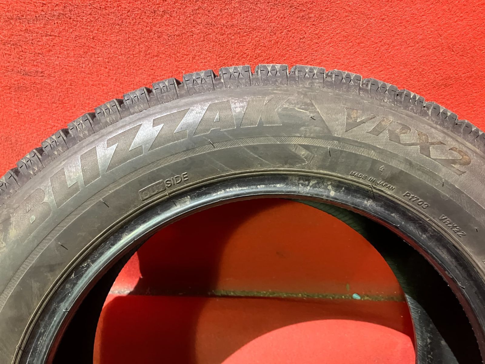 スタッドレスタイヤ