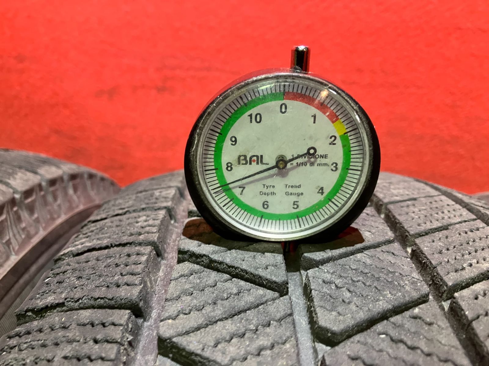 スタッドレスタイヤ 215|65