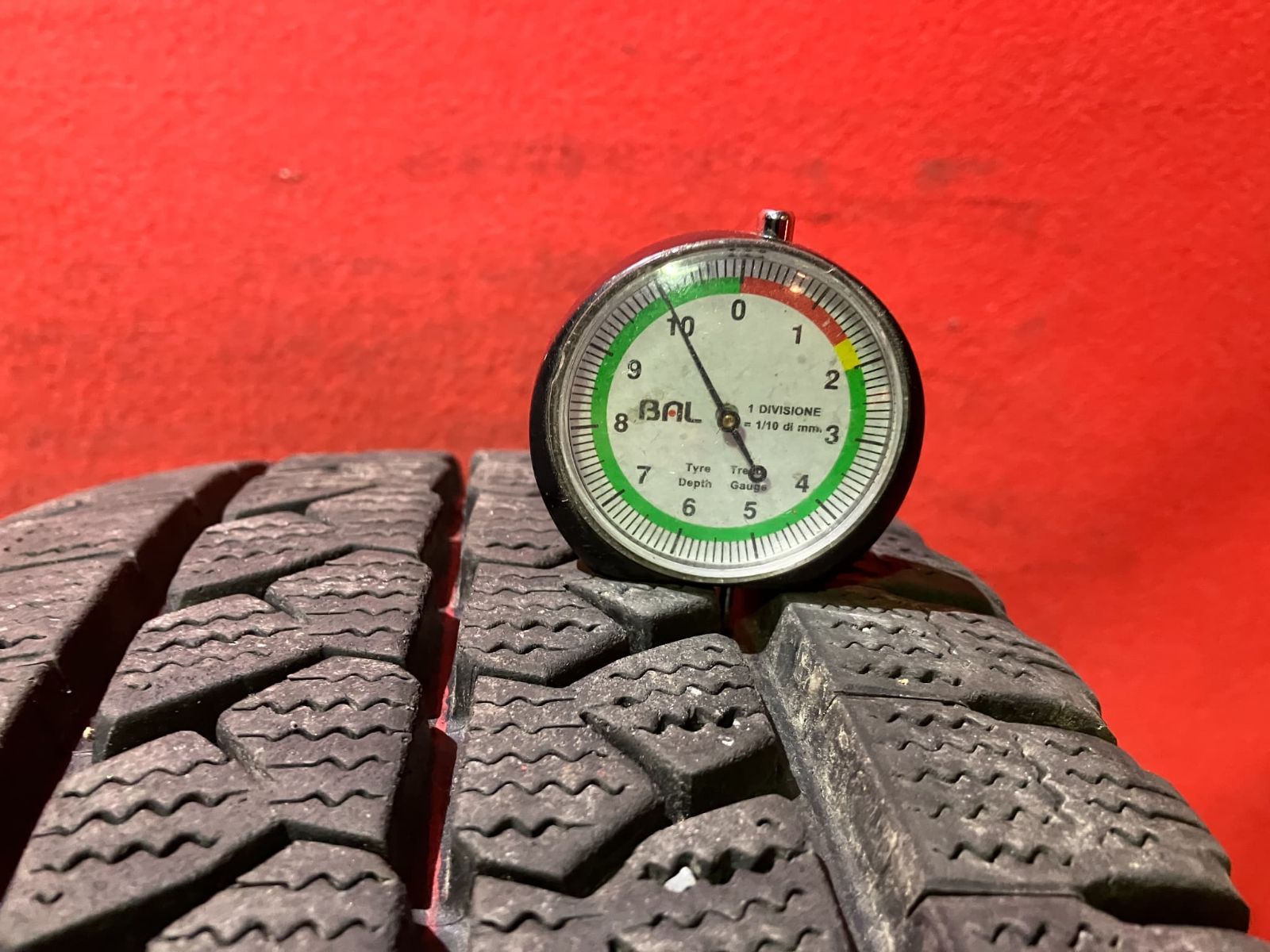 スタッドレスタイヤ 215|65 R 15 110|108 W 979 4本SET