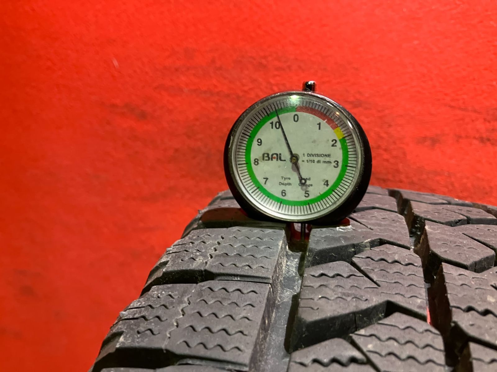 スタッドレスタイヤ 215|65