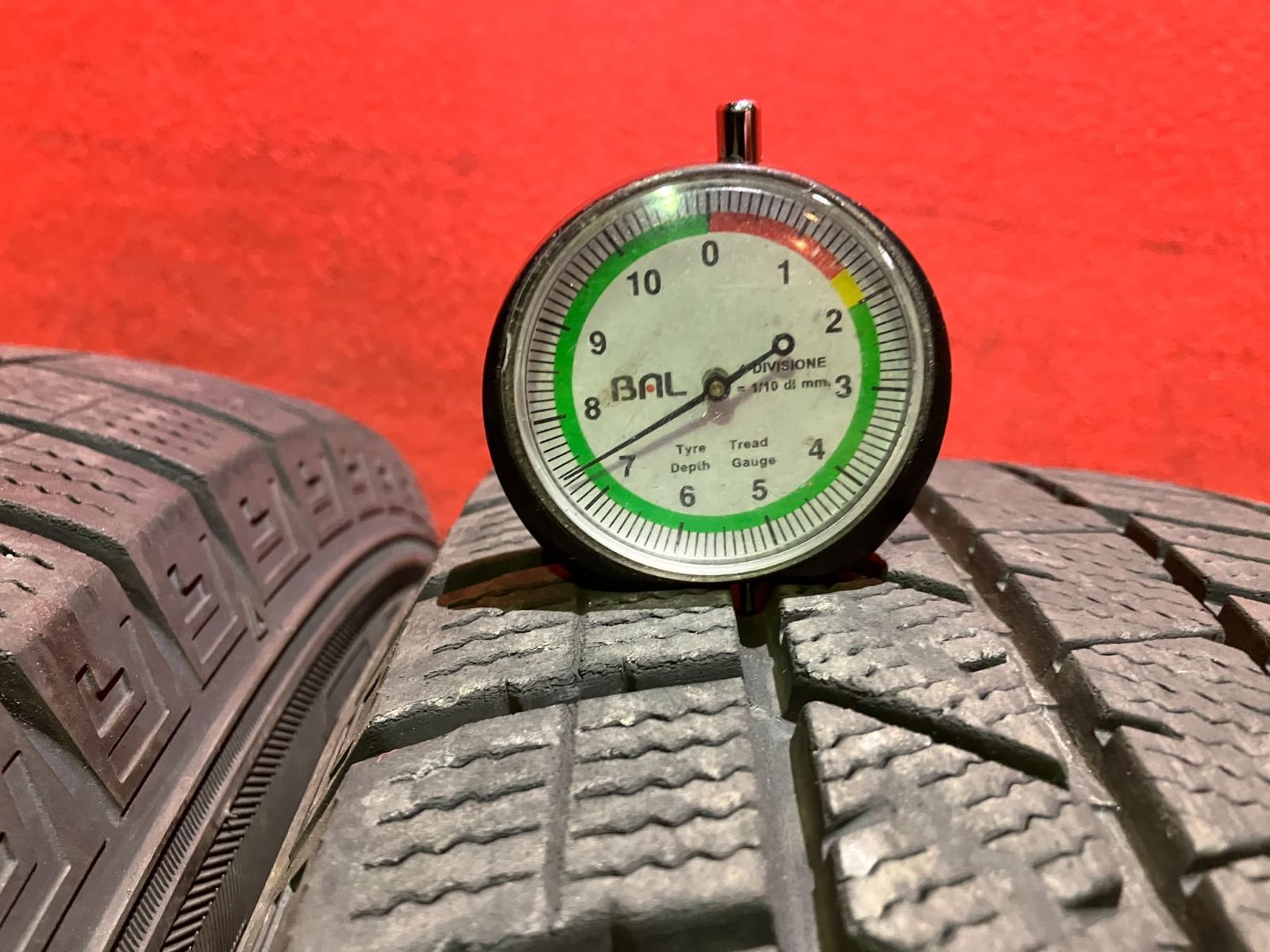 スタッドレスタイヤ 215|60