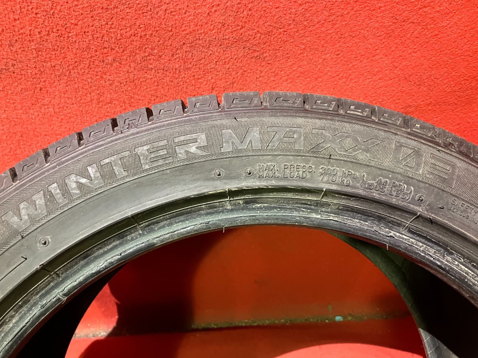 スタッドレスタイヤ 245|45