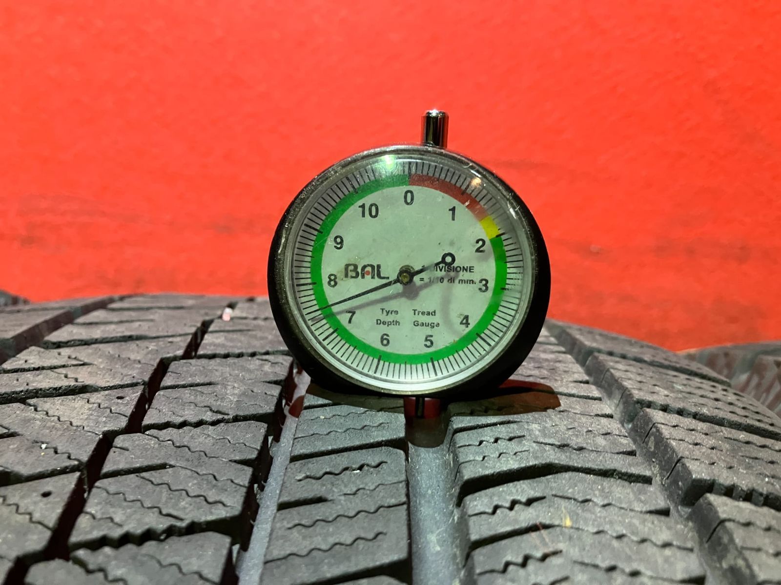 スタッドレスタイヤ