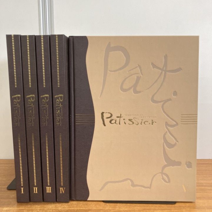 △01)【1点限り!】洋菓子 PATISSIER tradition et innovation/全6冊中5