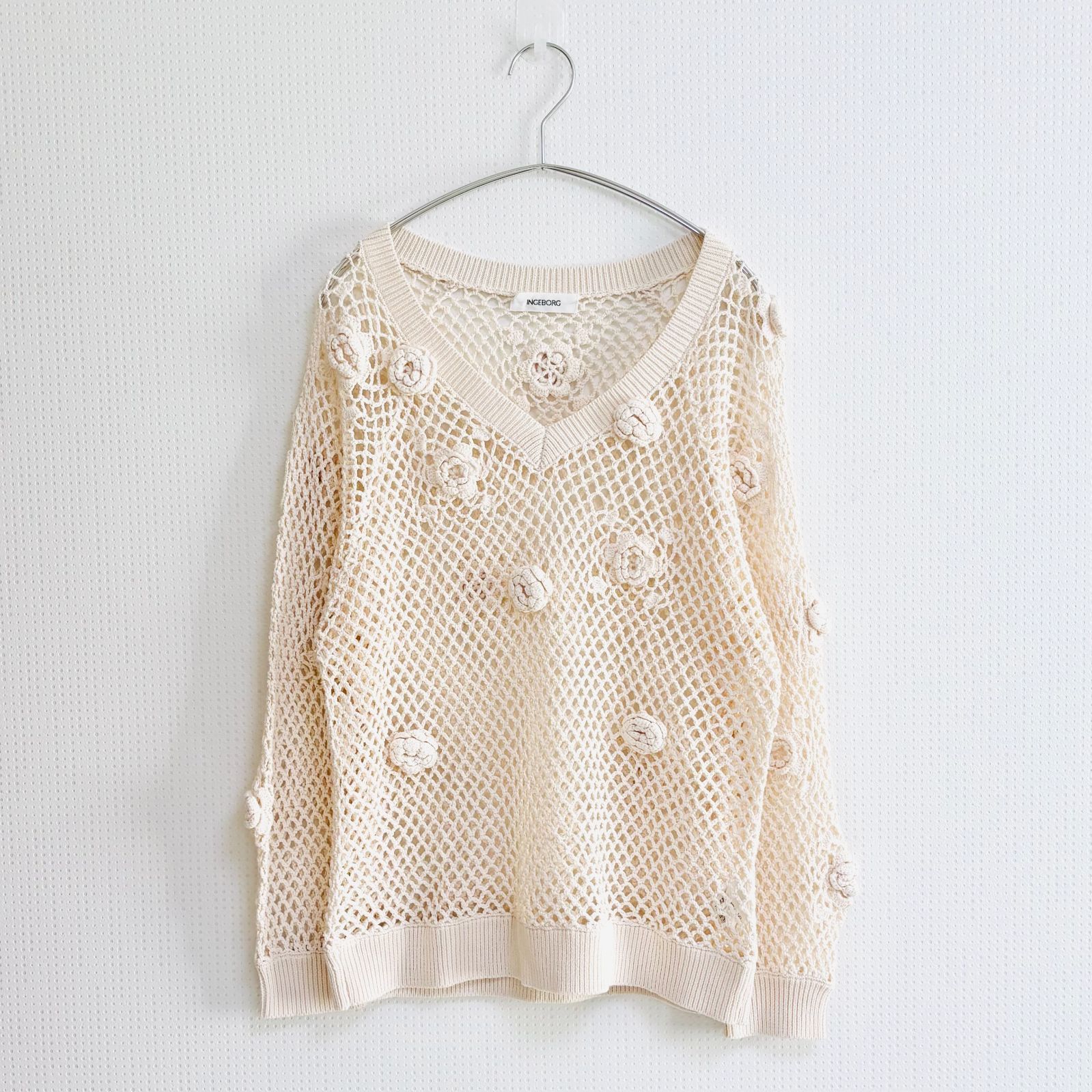 2025年春夏 INGEBORG インゲボルグ かぎ針Vネックセーター 立体花