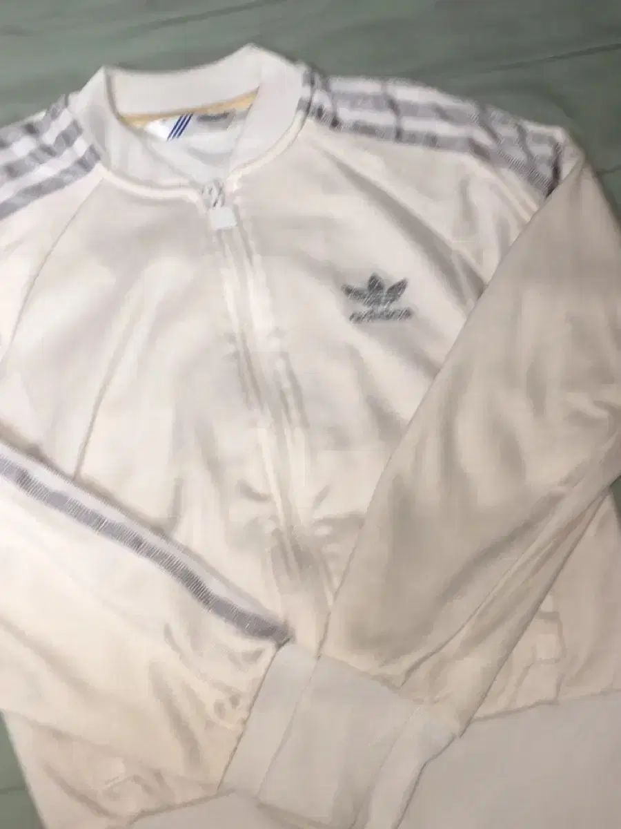 アディダス 必須アイテム ファイヤーバード 白 シルバー トラックジャージ