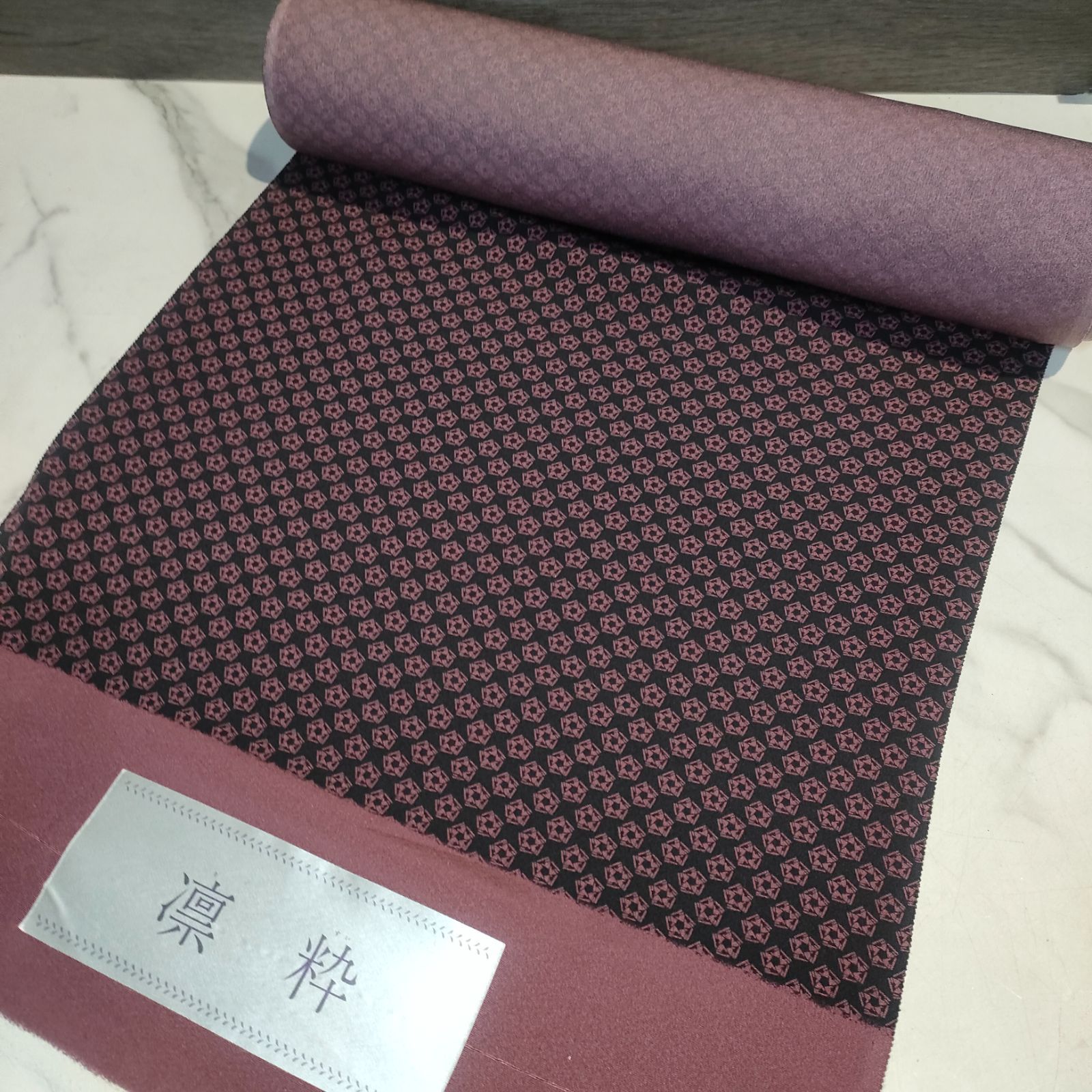 33 ♥ 京櫻 凛粋 りすい 小紋 えんじ 小豆 反物 正絹 シルク 和モダン 着物 和装 成人式 お正月 年始 アンティーク ヴィンテージ 浴衣 訪問着 振袖 JAPAN 礼服 冠婚葬祭 お仕立て 着尺 羽尺リメイク 古布