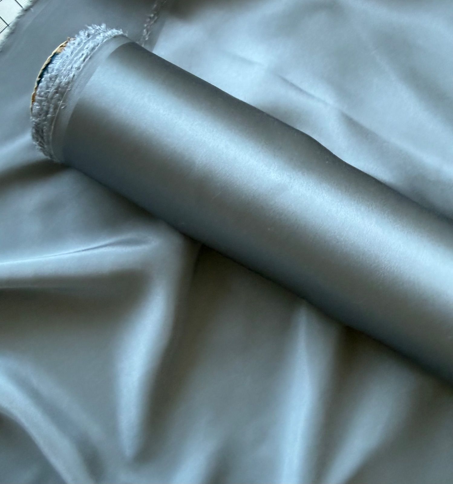 グレー系売れ筋No1❣️生地 シルク100% サテン 厚さ19M ホワイトグレー