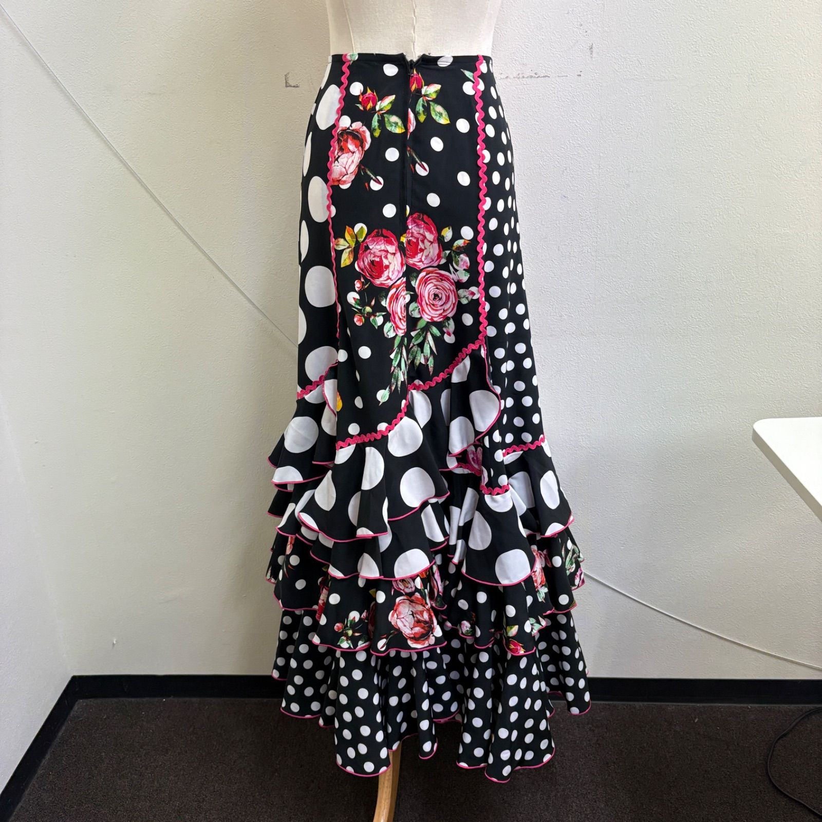ソニアジョーンズ】フラメンコ衣装 スカート ファルダ 黒 ドット 花柄