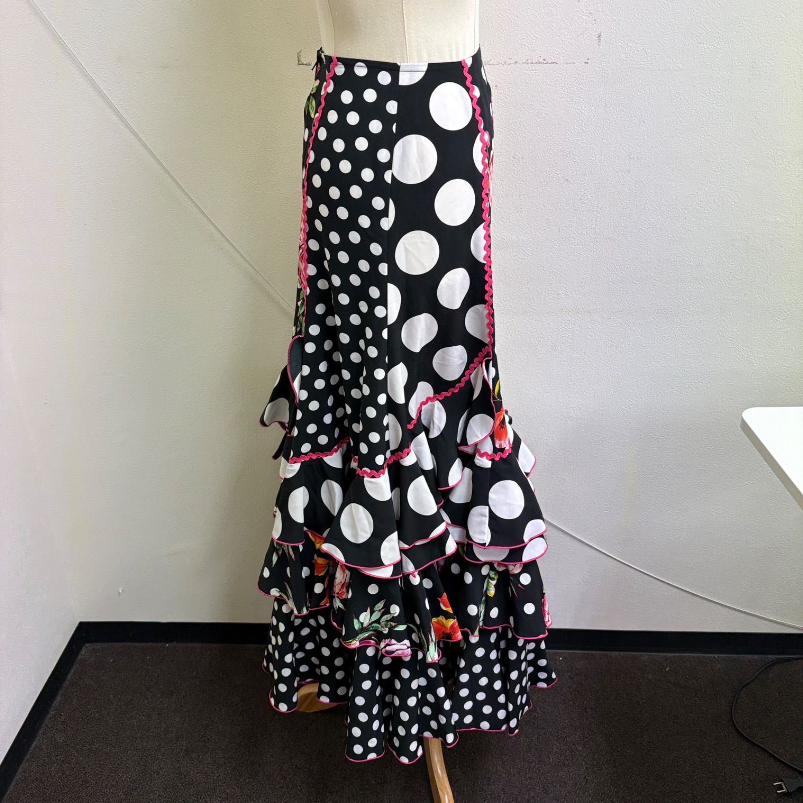 ソニアジョーンズ】フラメンコ衣装 スカート ファルダ 黒 ドット 花柄