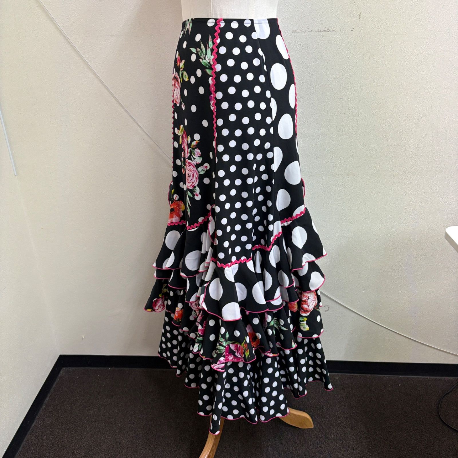 ソニアジョーンズ】フラメンコ衣装 スカート ファルダ 黒 ドット 花柄