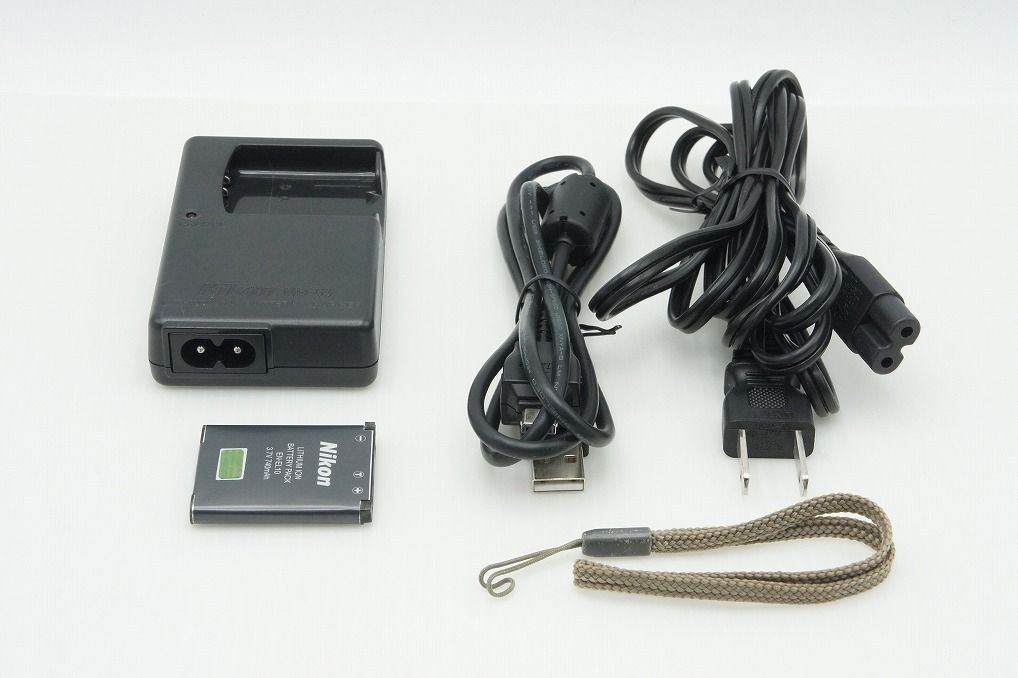 コンパクトデジタルカメラ