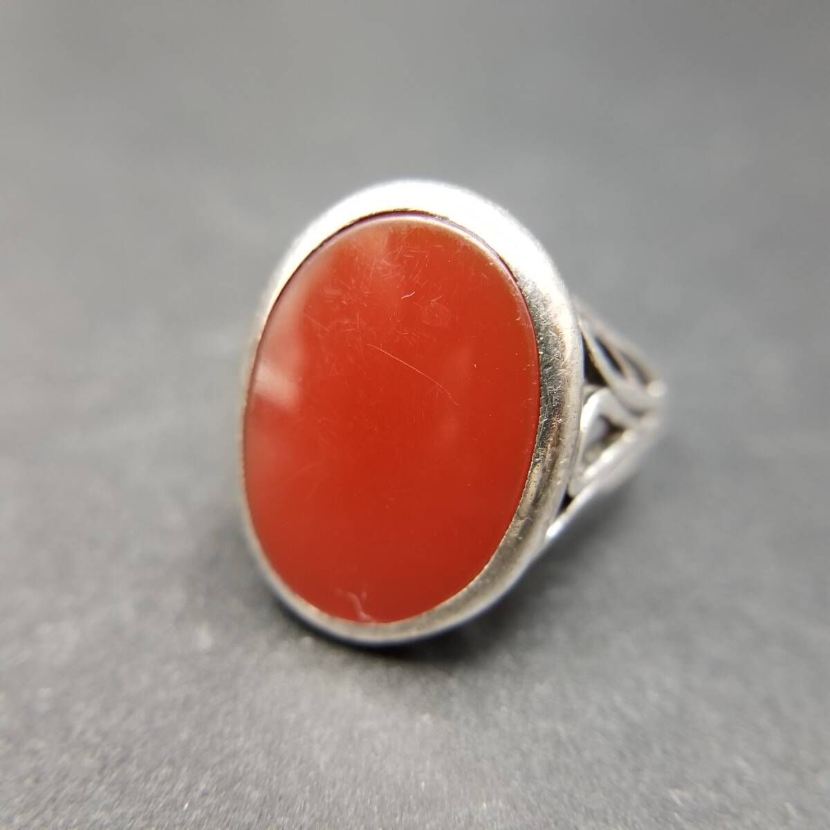 英国 ヴィンテージ カーネリアン オーバル インレイ 925 シルバー シグネット リング 銀 指輪 穴あき装飾 ボリューム感 レトロ Y 25-Q