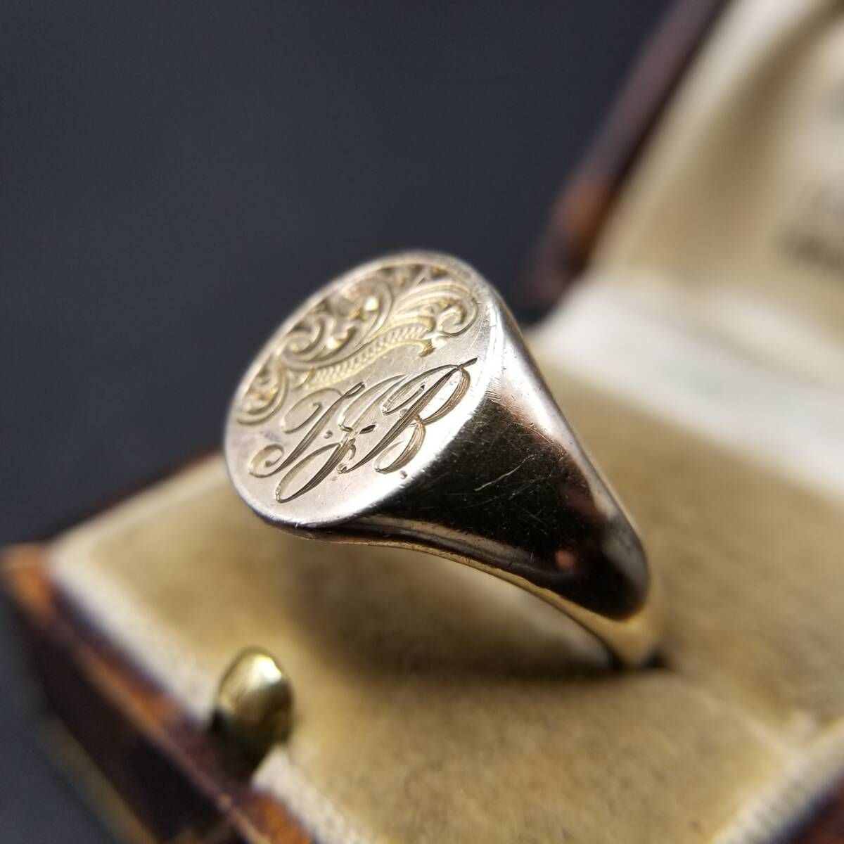 JHW社製 英国 ヴィンテージ イニシャル TJB フローラル シグネット