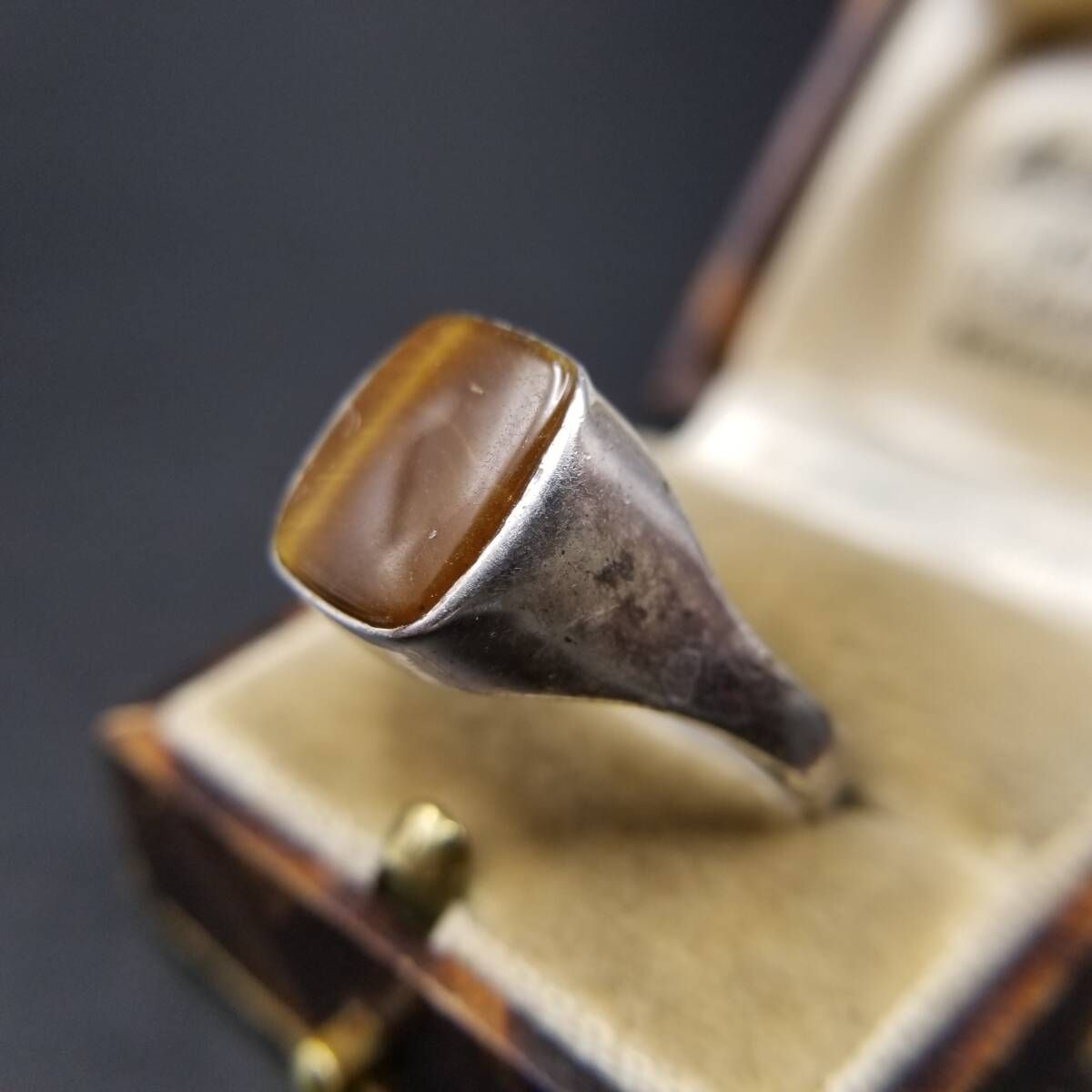 1983年 英国 ヴィンテージ タイガーアイ インレイ レクタングル 925 シルバー シグネット リング 銀 指輪 メンズ Edinburgh Y 25-Q