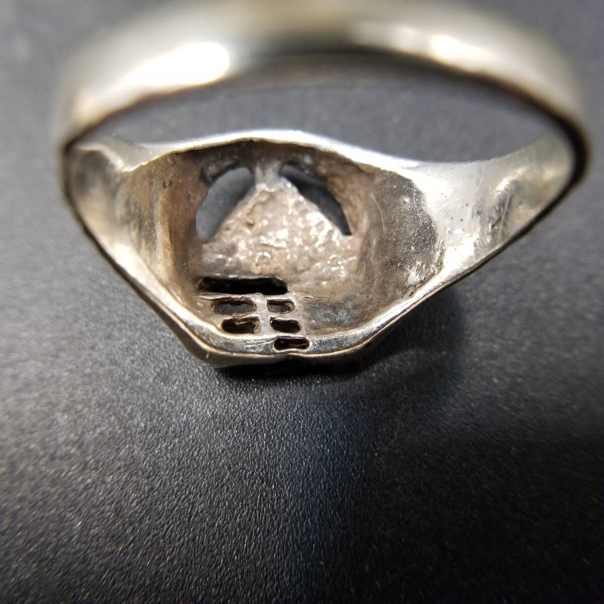  馬とホースシュ オープンワーク 槌目 925 シルバー ヴィンテージ リング 銀 指輪 ブラックアイ ホースヘッド モチーフジュエリー Y 25-Q リング 指輪 アクセサリー