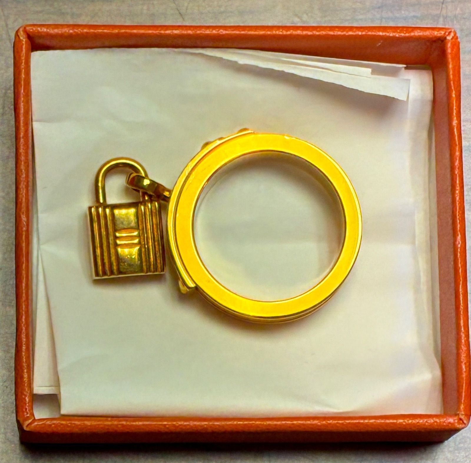 エルメス ケリー スカーフリング ゴールド HERMES - メルカリ