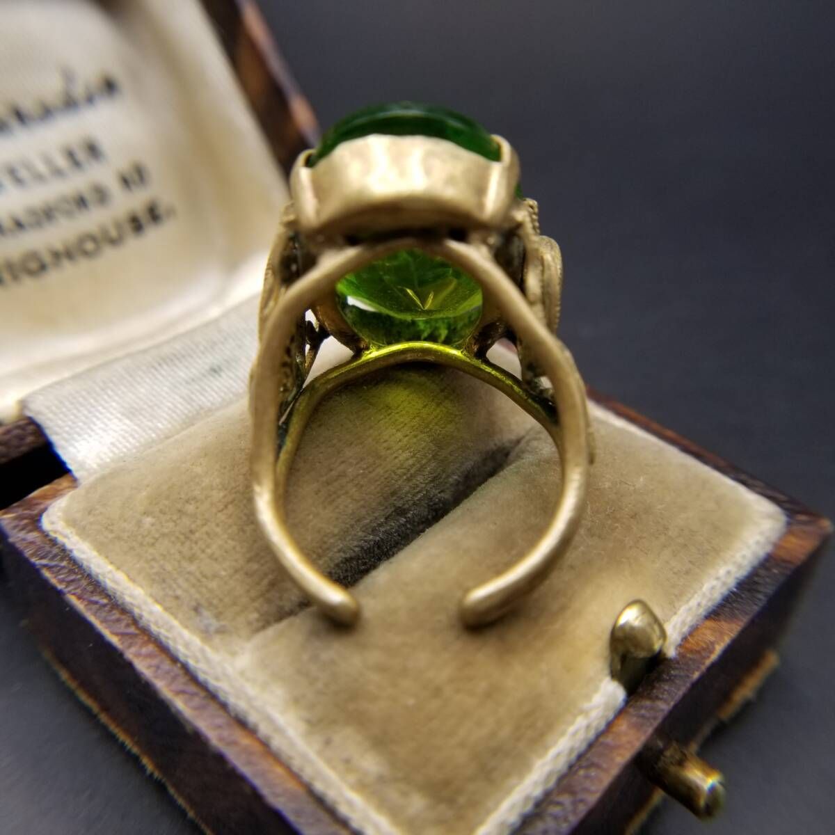 大粒 グリーンストーン オーバル ファセット ヴィンテージ リング
