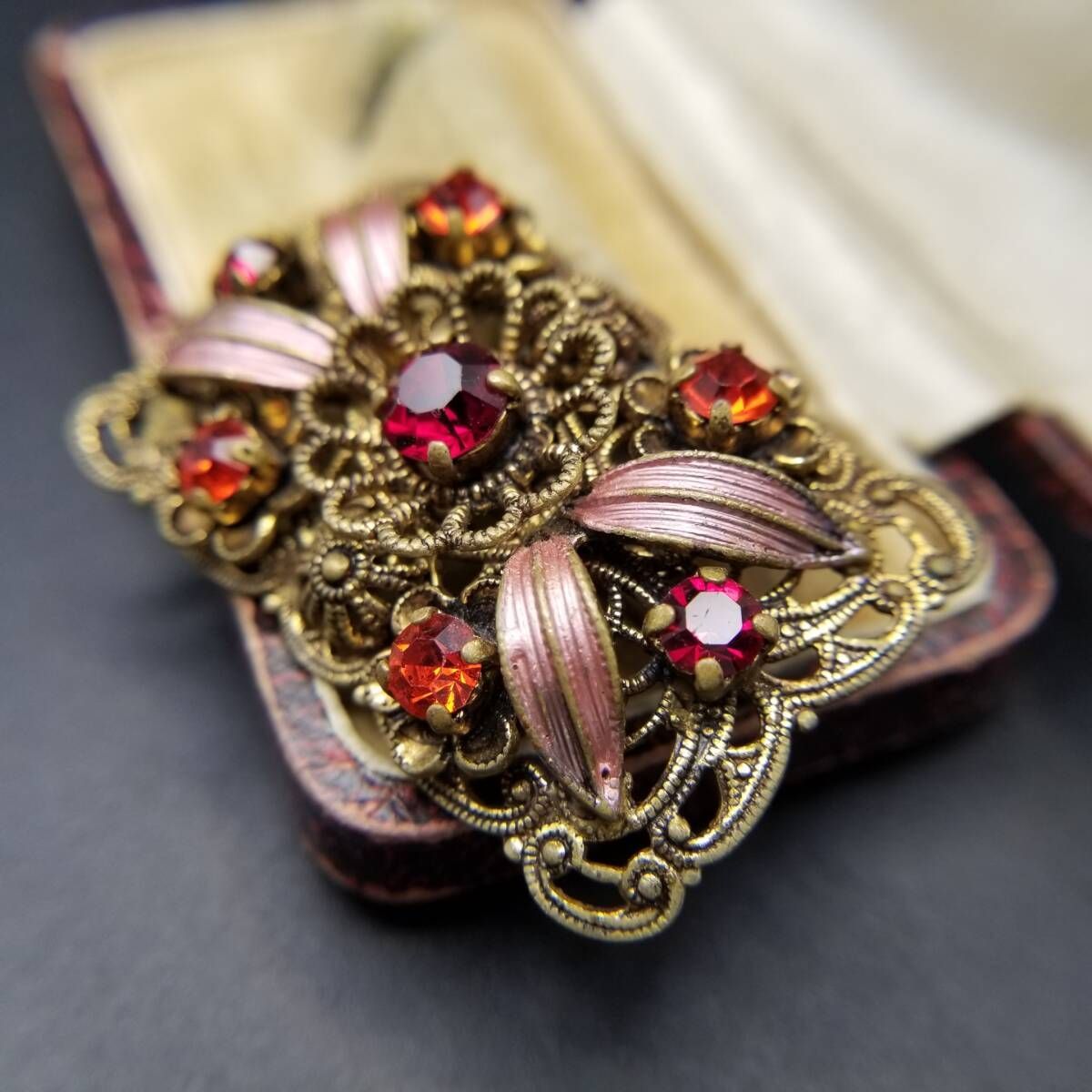 オレンジガラス お花 フィリグリー装飾 ヴィンテージ ブローチ