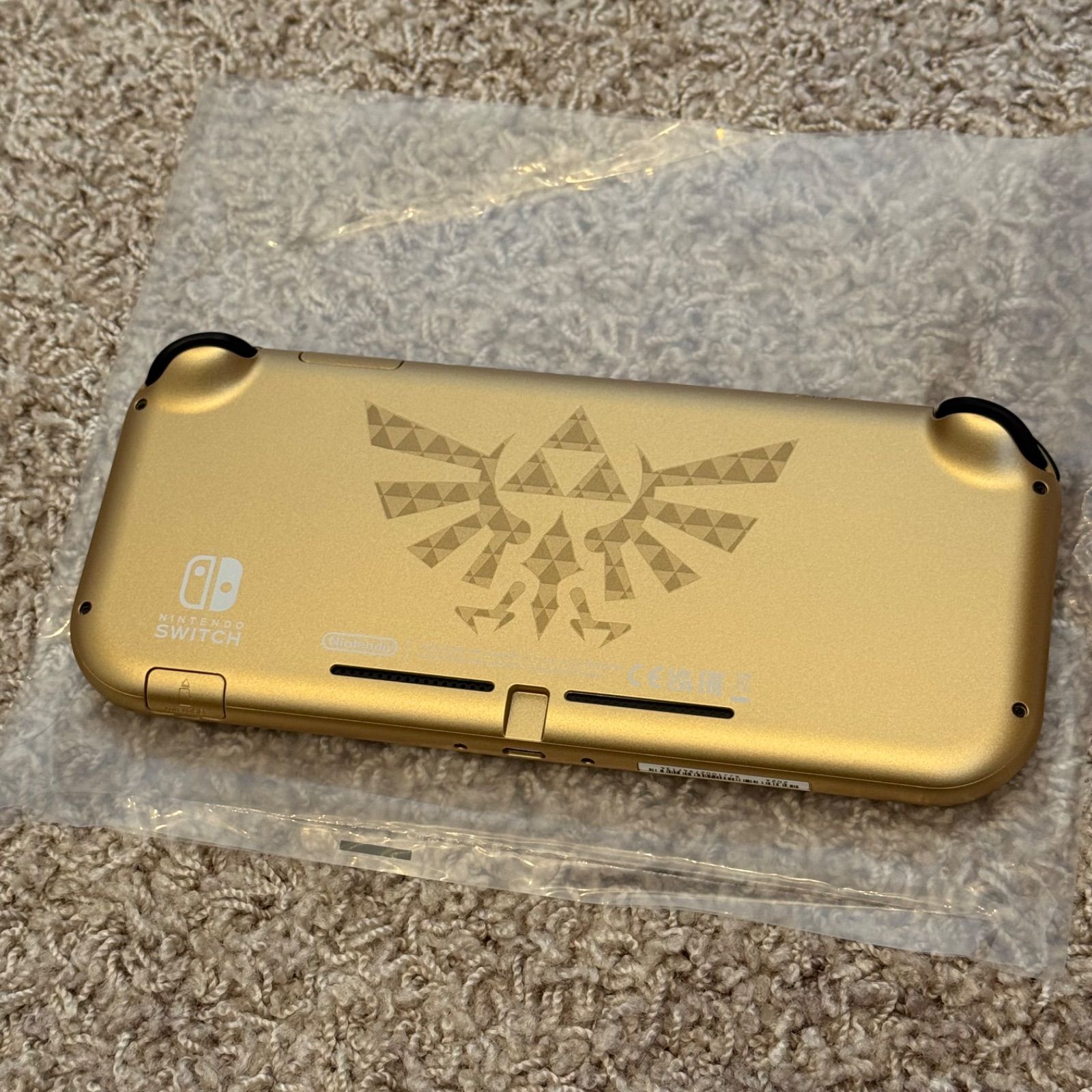 1-024【ほぼ未使用】Switch LITE ハイラルエディション 箱付き 完品
