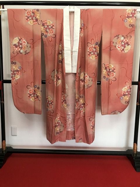 Mサイズ 長襦袢 化繊 曙色地に花くす玉模様