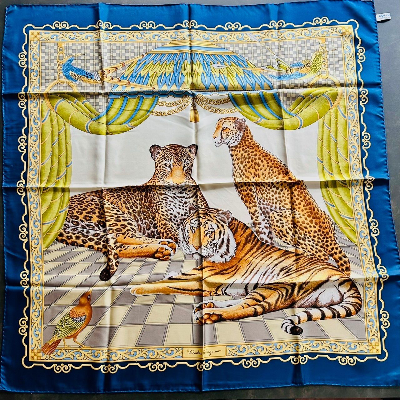 サルバトーレフェラガモ Salvatore Ferragamo アニマル柄 スカーフ