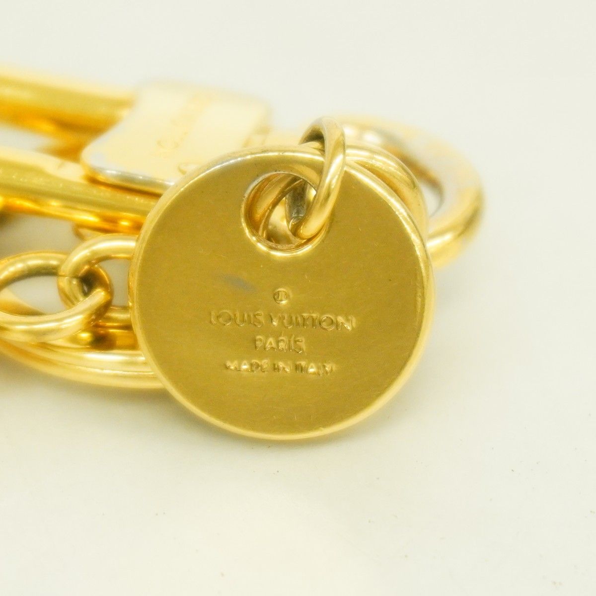 6ab0391】ルイヴィトン キーホルダー ポルトクレLVサークル M68000