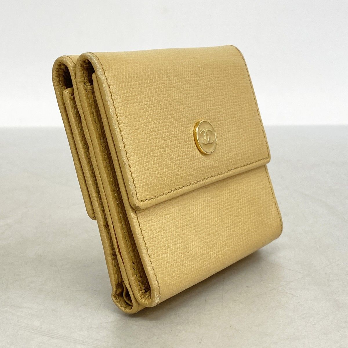6ab0764-k】シャネル 三つ折り財布 ココボタン レザー ライトブラウン