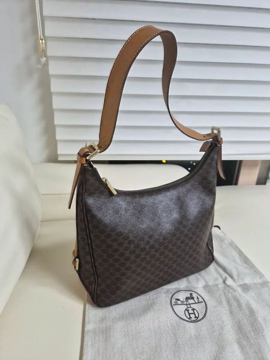 Celine セリーヌ マカダム ショルダーバッグ ブラウン