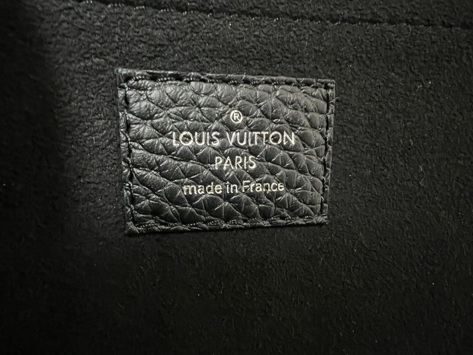 ルイ ヴィトン トリヨン ポシェット ジュール GM セカンドバッグ クラッチバッグ M67768 ノワール ブラック LOUIS VUITTON 【中古】 LOUIS VUITTON ルイヴィトン トリヨンレザー ポシェット ジュール GM