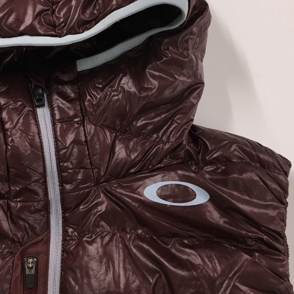 超美品】オークリー フード付ダウンベスト ボルドー×ライトブルー 胸