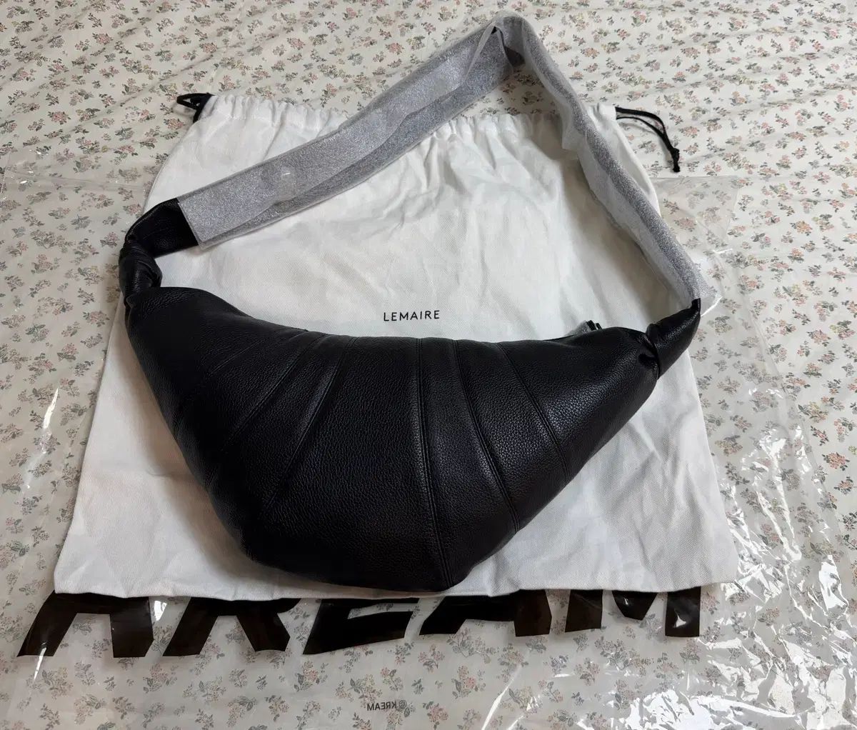 LEMAIRE ルメール クルーアサンバッグ グレイン カーフスキン Mサイズ ブラック