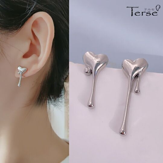 ハートピアス アシンメトリー シルバー 立体 個性的 エッジ 可愛い