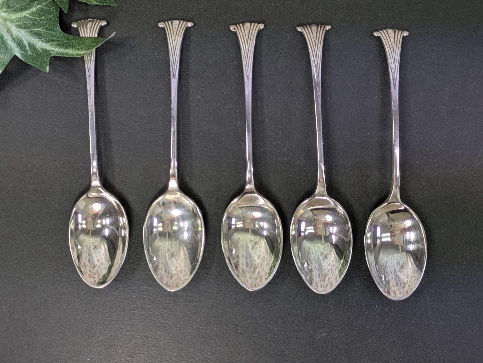 【値下げ】英国ヴィンテージ イギリススターリングシルバースプーン　5本セット スターリングシルバー イギリス アンティーク 刻印入り ティースプーン