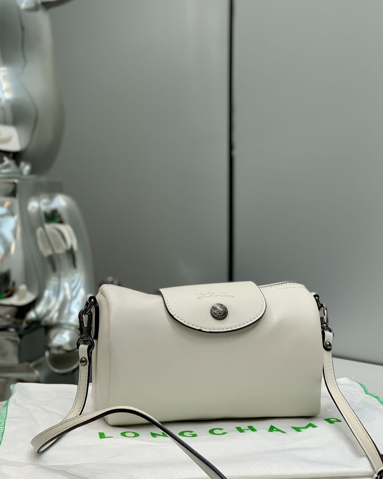 ? ♥ LONGCHAMP Pliage ロンシャン プリアージュバケットバッグ クロスボディバッグ ショルダーバッグ ミニ レザー 牛革 デザイン ファション 抜群 ホワイト