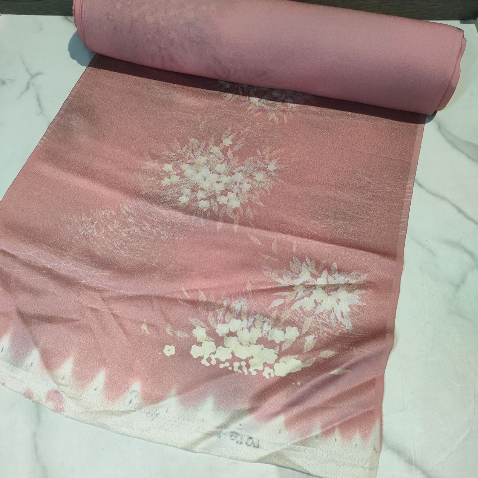 33【新品未使用】 桜色 ピンク 花柄 小紋 反物 正絹 シルク 和モダン