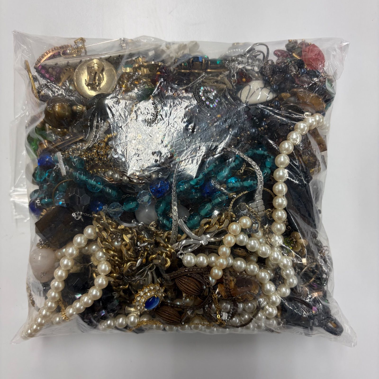 イミテーションアクセサリー約2.8kgまとめ売り イミテーションアクセサリー まとめ売り 【アクセサリー】約2.0