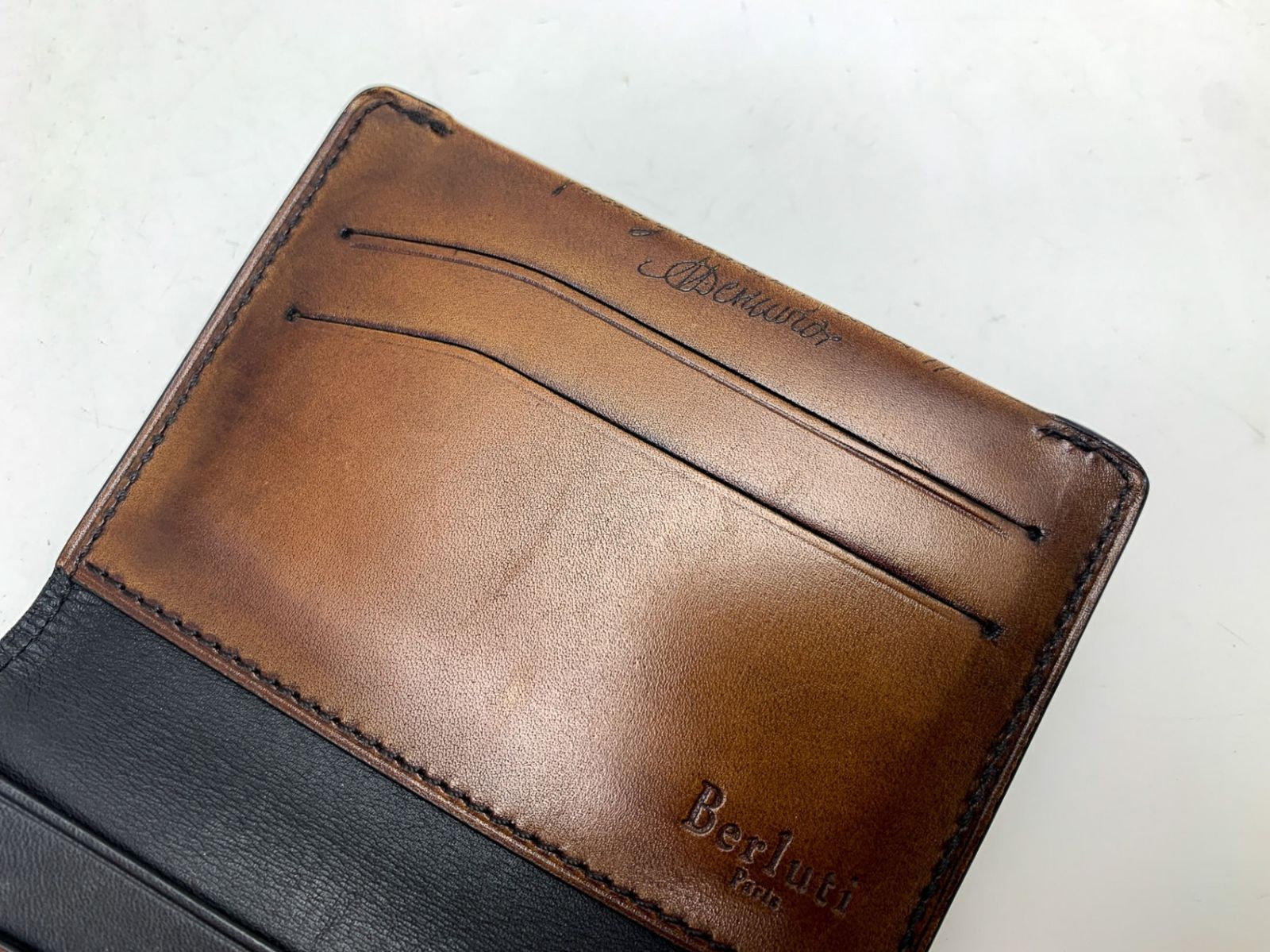 BERLUTI ベルルッティ カリグラフィ インブイア フラップタイプ カード