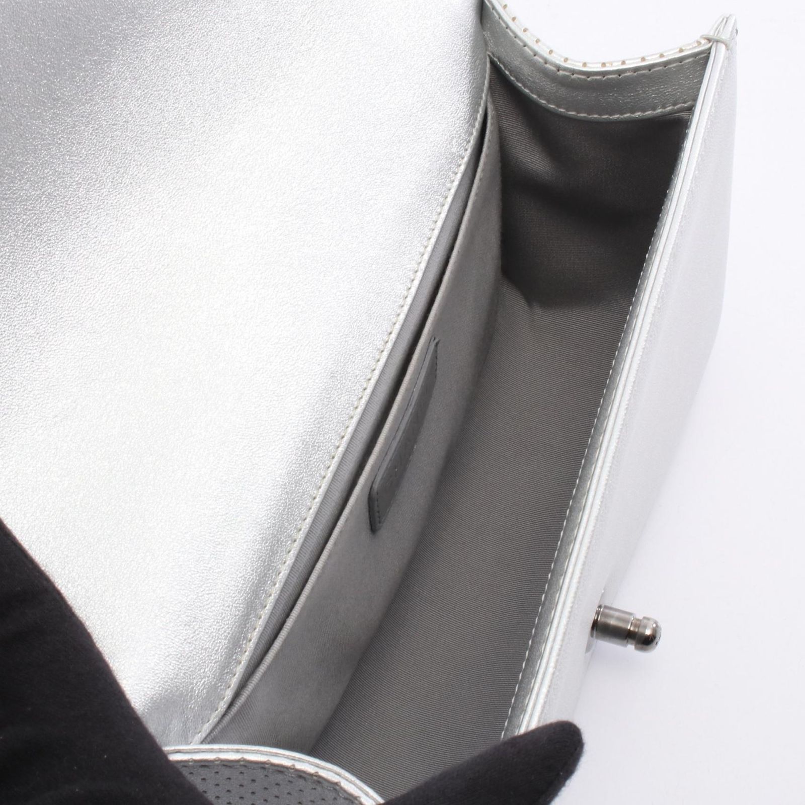 シャネル CHANEL ショルダーバッグ ボーイシャネル シルバー レザー