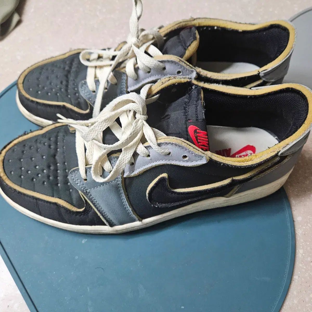 ジョーダン レトロ ロー スニーカー 275