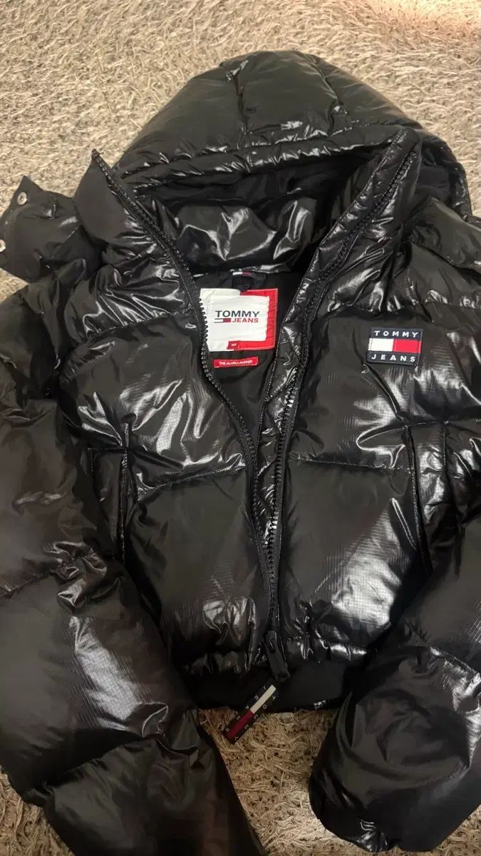 トミーヒルフィガー 光沢 ショートダウン