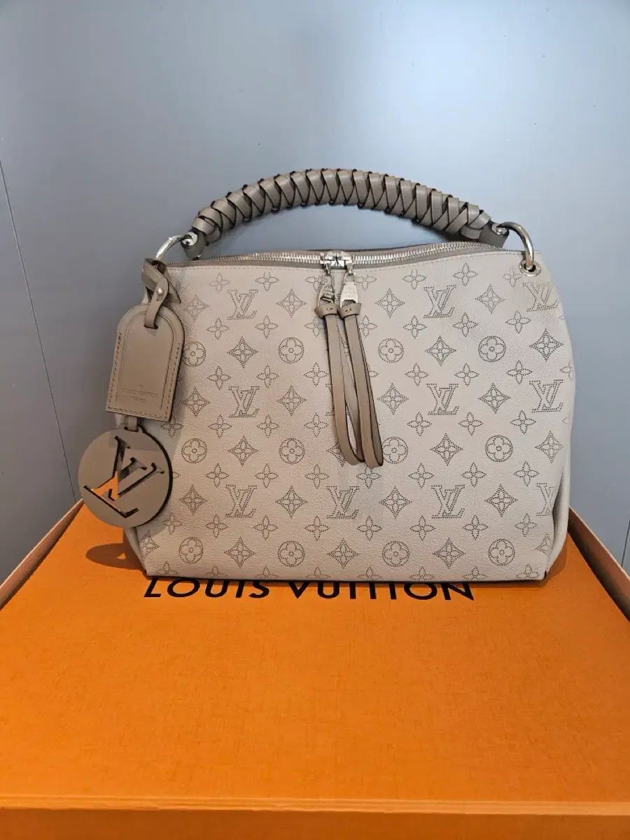 ルイヴィトン マヒナ ボーブル HOBO BAG