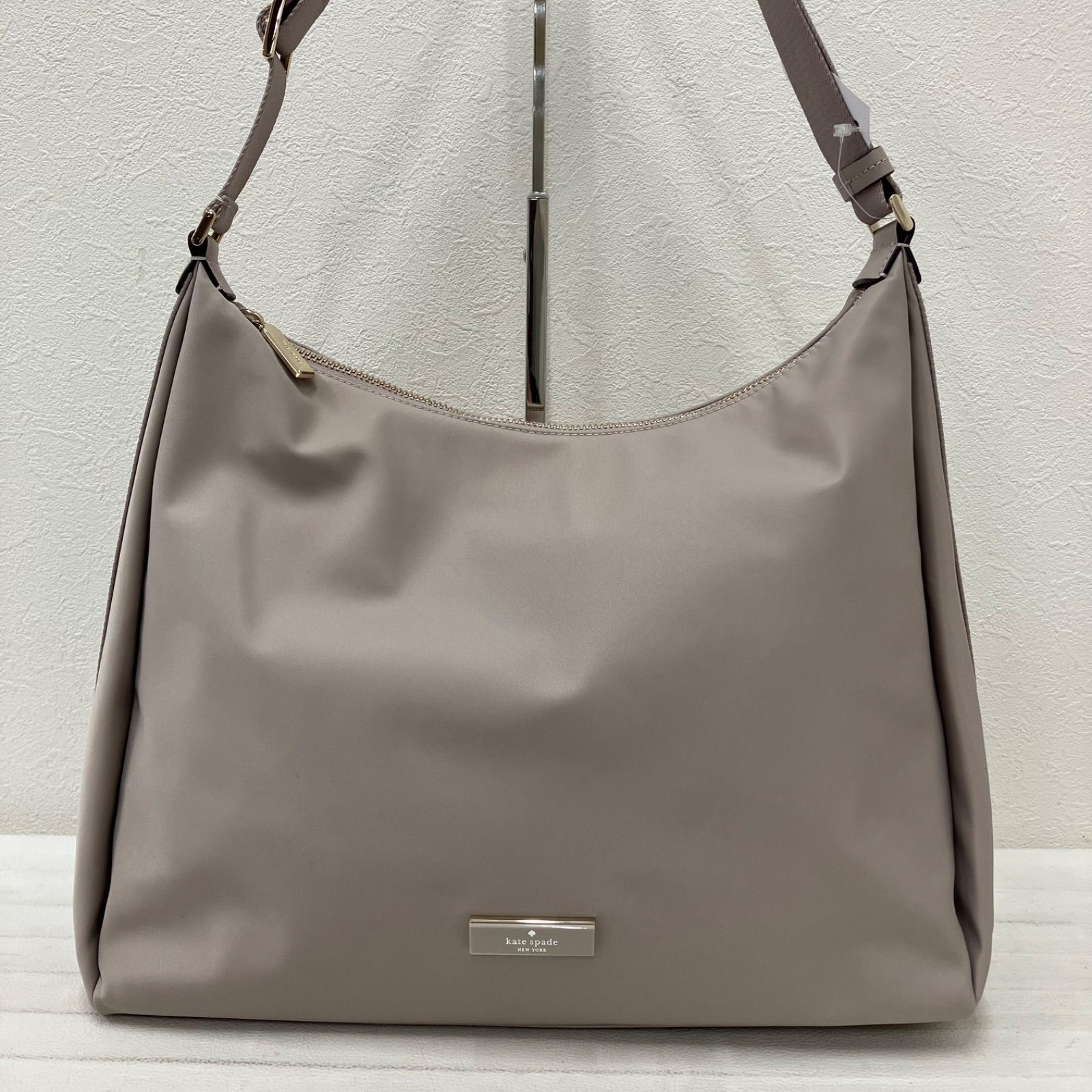 8340 kate spade YORK ケイトスペード カーター ラージ コンバーチブル クロスボディ コジーグレー レディース ショルダーバッグ グレージュ 無地 ナイロン シンプル きれいめ 上品 カーターラージコンバーチブルクロスボディ