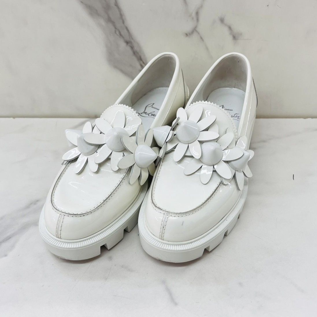 Christian Louboutin クリスチャンルブタン Daisy Spikes Moc flat デイジースパイク パテントレザー ローファー ホワイト サイズ35.5 22.5 cm相当