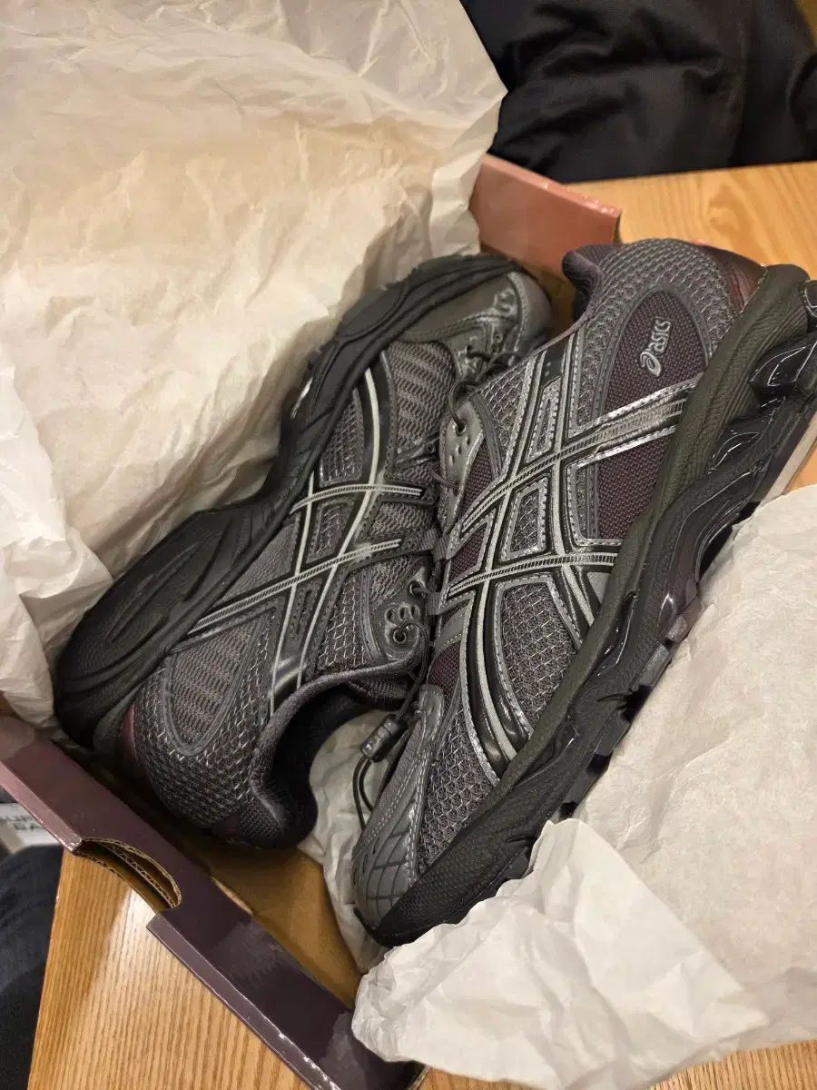  アシックス x ゲルニンバス 10 1 ガンメタル ブラック 260 スニーカー 靴