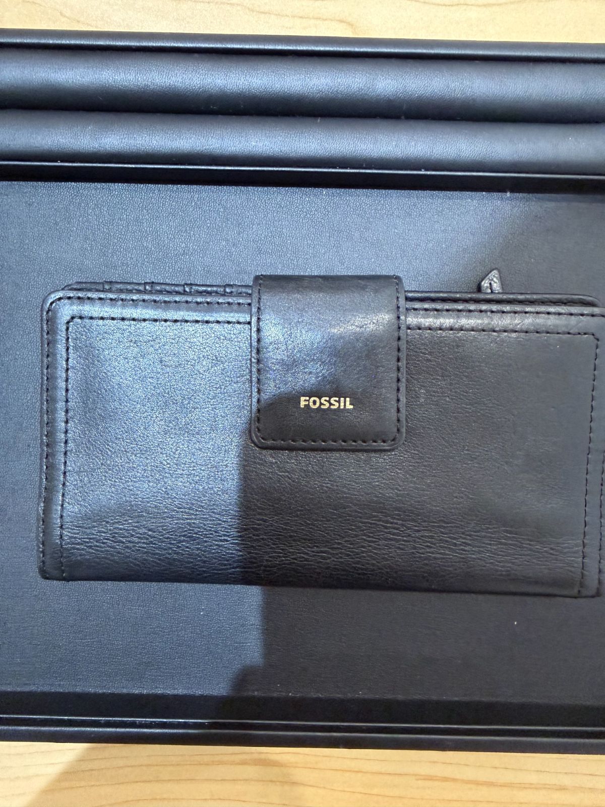 新品未使用》FOSSIL☆タブクラッチ長財布(黒） - メルカリ