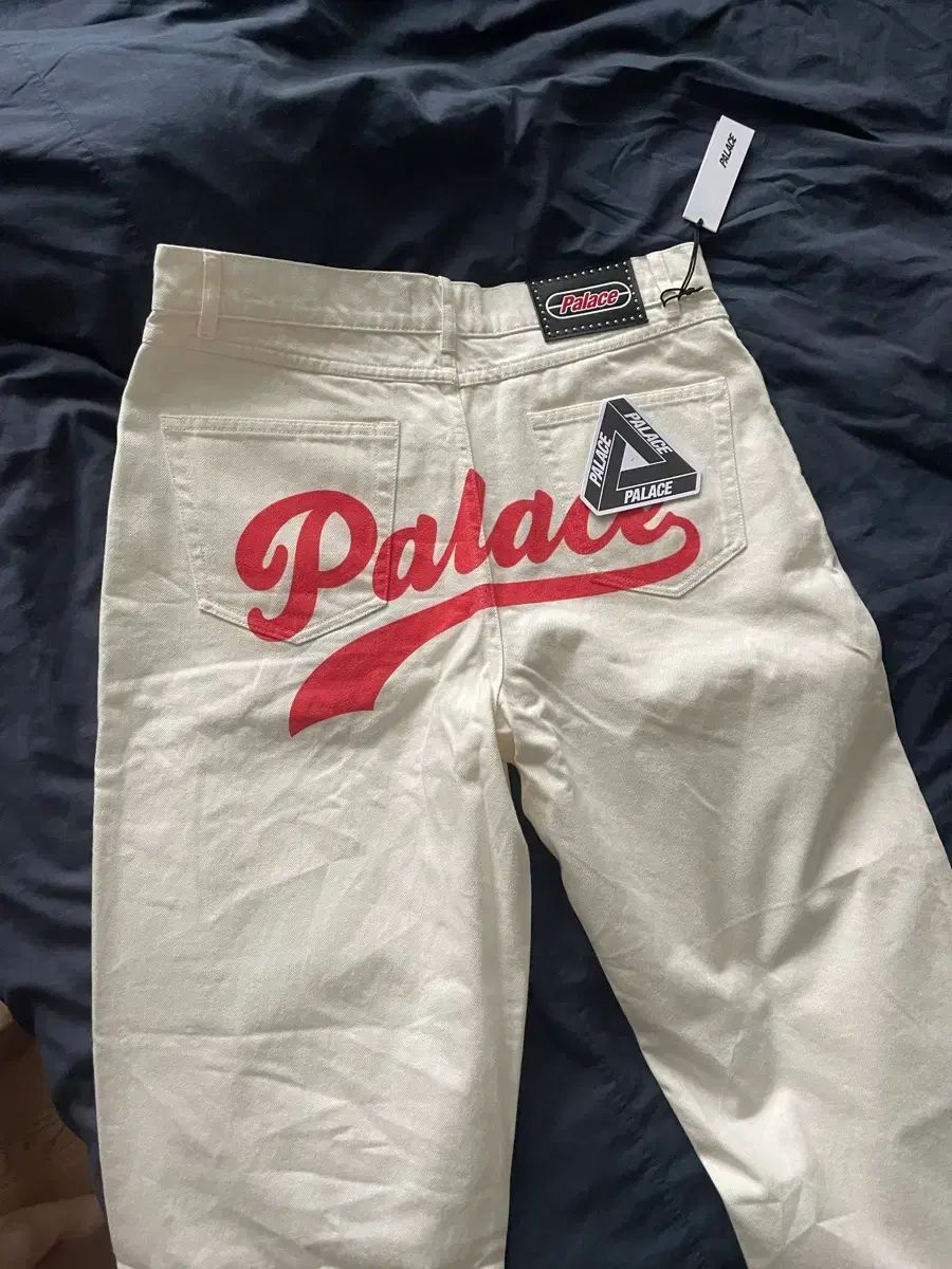 PALACE スクリプト ジーン WHISPER 白 32 サイズ